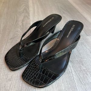 Black thong heeled sandals